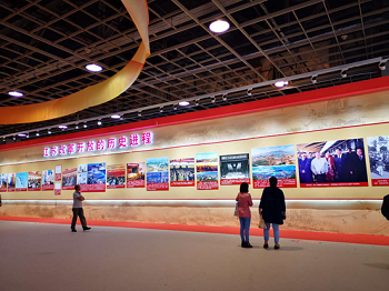 苏体实业组织员工参观江苏省庆祝改革开放四十周年图片展